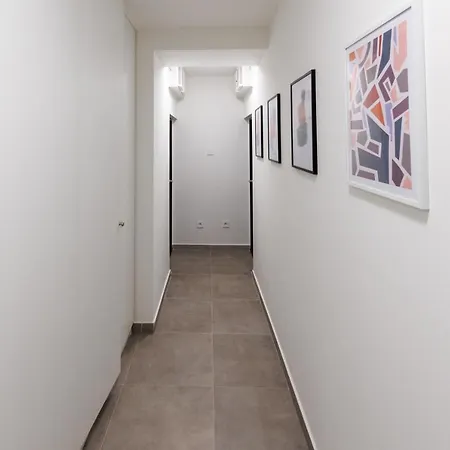 Apartment Black & White *