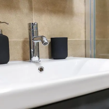 Apartment Black & White *